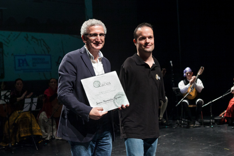 Entrega del premio de la Fundación Lacus a De los Pies a la cabeza