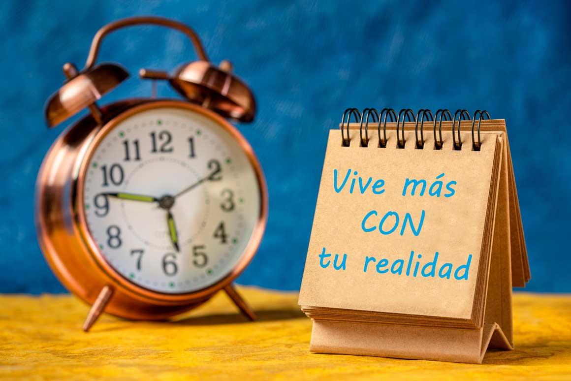 Vivir más CON tu realidad y menos contra ella | De los pies a la cabeza